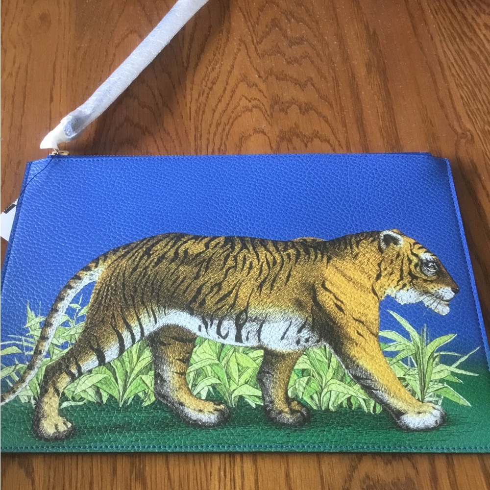 💕💯AUTH NEW GUCCI TIGER CLUTCH POUCH💕